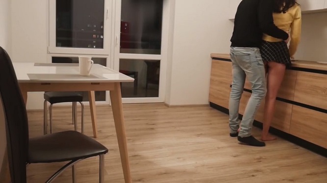 Трахнул жену товарища стоя на кухне