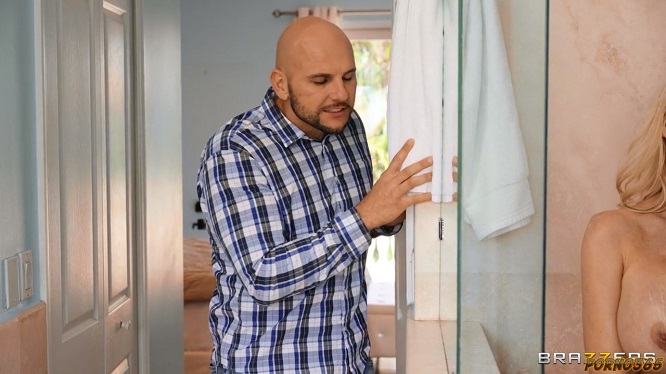 Увидел тещу и не удержался от измены