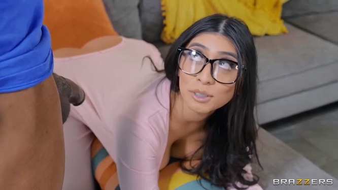 Негр поимел пышную сестру товарища